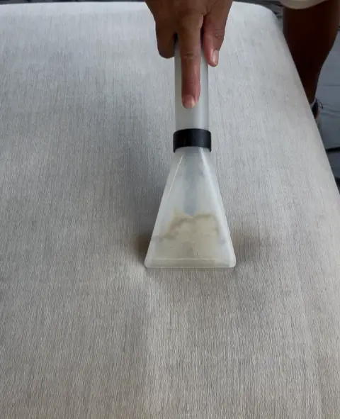 Limpeza de Sofá e Poltronas Itapema